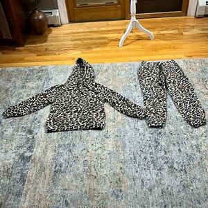 Lou & Grey leopard sweatshirt and sweatpants set - size extra small